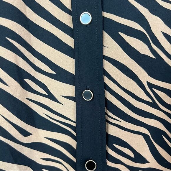 Anne Klein • Button-up Zebra Print Shirt - Picture 6 of 8